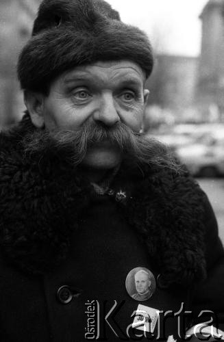 10.02.1981, Warszawa, Polska.
Manifestacja rolników przed siedzibą Sądu Najwyższego w związku z rozprawą rewizyjną w sprawie rejestracji Niezależnego Samorządnego Związku Zawodowego Rolników Indywidualnych 