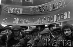 10.02.1981, Warszawa, Polska.
Manifestacja rolników przed siedzibą Sądu Najwyższego w związku z rozprawą rewizyjną w sprawie rejestracji Niezależnego Samorządnego Związku Zawodowego Rolników Indywidualnych 