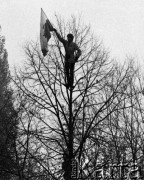 4.11.1984, Warszawa, Polska.
Kościół św. Stanisława Kostki. Pogrzeb księdza Jerzego Popiełuszki.
Fot. Wojciech Druszcz, zbiory Ośrodka KARTA