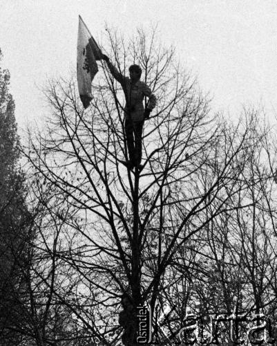 4.11.1984, Warszawa, Polska.
Kościół św. Stanisława Kostki. Pogrzeb księdza Jerzego Popiełuszki.
Fot. Wojciech Druszcz, zbiory Ośrodka KARTA