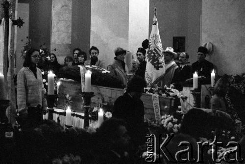 4.11.1984, Warszawa, Polska.
Kościół św. Stanisława Kostki. Pogrzeb księdza Jerzego Popiełuszki.
Fot. Wojciech Druszcz, zbiory Ośrodka KARTA