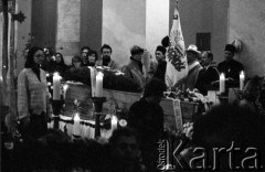 4.11.1984, Warszawa, Polska.
Kościół św. Stanisława Kostki. Pogrzeb księdza Jerzego Popiełuszki.
Fot. Wojciech Druszcz, zbiory Ośrodka KARTA