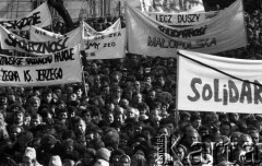 4.11.1984, Warszawa, Polska.
Kościół św. Stanisława Kostki. Pogrzeb księdza Jerzego Popiełuszki.
Fot. Wojciech Druszcz, zbiory Ośrodka KARTA