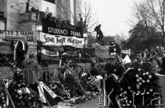 4.11.1984, Warszawa, Polska.
Kościół św. Stanisława Kostki. Pogrzeb księdza Jerzego Popiełuszki.
Fot. Wojciech Druszcz, zbiory Ośrodka KARTA