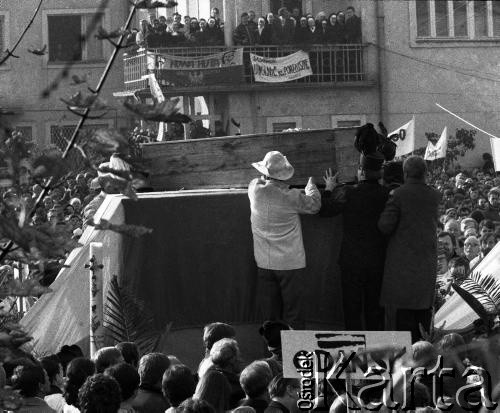 4.11.1984, Warszawa, Polska.
Kościół św. Stanisława Kostki. Pogrzeb księdza Jerzego Popiełuszki.
Fot. Wojciech Druszcz, zbiory Ośrodka KARTA