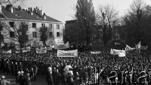 4.11.1984, Warszawa, Polska.
Kościół św. Stanisława Kostki. Pogrzeb księdza Jerzego Popiełuszki.
Fot. Wojciech Druszcz, zbiory Ośrodka KARTA