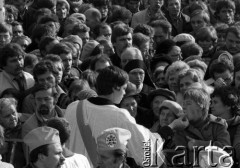 4.11.1984, Warszawa, Polska.
Kościół św. Stanisława Kostki. Pogrzeb księdza Jerzego Popiełuszki.
Fot. Wojciech Druszcz, zbiory Ośrodka KARTA