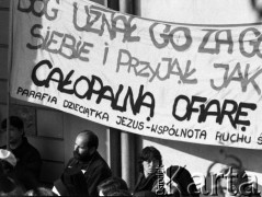 4.11.1984, Warszawa, Polska.
Kościół św. Stanisława Kostki. Pogrzeb księdza Jerzego Popiełuszki.
Fot. Wojciech Druszcz, zbiory Ośrodka KARTA