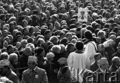 4.11.1984, Warszawa, Polska.
Kościół św. Stanisława Kostki. Pogrzeb księdza Jerzego Popiełuszki.
Fot. Wojciech Druszcz, zbiory Ośrodka KARTA