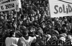 4.11.1984, Warszawa, Polska.
Kościół św. Stanisława Kostki. Pogrzeb księdza Jerzego Popiełuszki.
Fot. Wojciech Druszcz, zbiory Ośrodka KARTA