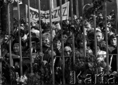 4.11.1984, Warszawa, Polska.
Kościół św. Stanisława Kostki. Pogrzeb księdza Jerzego Popiełuszki.
Fot. Wojciech Druszcz, zbiory Ośrodka KARTA
