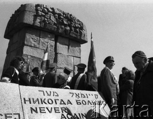 19.04.1988, Treblinka, Polska.
45. rocznica Powstania w Getcie Warszawskim. Uroczystości na terenie byłego obozu śmierci w Treblince. 
Fot. WojciechDruszcz, zbiory Ośrodka KARTA