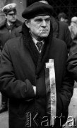 19.04.1988, Warszawa, Polska.
45. rocznica Powstania w Getcie Warszawskim. Uroczystości pod pomnikiem Bohaterów Getta. Brali w nich udział więźniowie obozów koncentracyjnych, delegacje z Izraela i całego świata oraz przedstawiciele Solidarności. Nz. Służba Porządkowa. 
Fot. WojciechDruszcz, zbiory Ośrodka KARTA