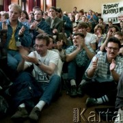 1989, Warszawa, Polska. 
Strajk studentów Uniwersytetu Warszawskiego w sprawie ponownej legalizacji Niezależnego Zrzeszenia Studentów. 
Fot. Wojciech Druszcz, zbiory Ośrodka KARTA.