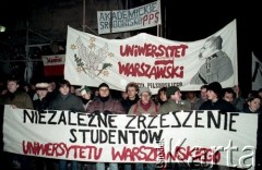 1989, Warszawa, Polska.
Manifestacja studentów uczelni warszawskich w sprawie ponownej rejestracji Niezależnego Zrzeszenia Studentów.
Fot. Wojciech Druszcz, zbiory Ośrodka KARTA.