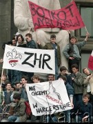 1989, Warszawa, Polska.
Manifestacja studentów uczelni warszawskich w sprawie ponownej rejestracji Niezależnego Zrzeszenia Studentów.
Fot. Wojciech Druszcz, zbiory Ośrodka KARTA.