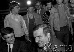 Kwiecień 1990, Gdańsk, Polska.
II Krajowy Zjazd Delegatów NSZZ „Solidarność”. Nz. Lech Wałęsa i wicepremier Leszek Balcerowicz. 
Fot. Wojciech Druszcz, zbiory Ośrodka KARTA