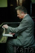 13.02.1995, Warszawa, Polska.
Minister spraw wewnętrznych generał Czesław Kiszczak. Nz. W czasie procesu jako oskarżony o bezprawne zezwolenie na użycie broni palnej przez oddziały milicji w grudniu 1981 roku w kopalniach Wujek i Manifest Lipcowy. 
Fot. Wojciech Druszcz, zbiory Ośrodka KARTA