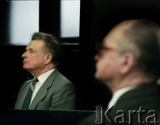 14.03.1995, Warszawa, Polska.
Minister spraw wewnętrznych generał Czesław Kiszczak i Wojciech Jaruzelski. Nz. W czasie procesu jako oskarżony o bezprawne zezwolenie na użycie broni palnej przez oddziały milicji w grudniu 1981 roku w kopalniach Wujek i Manifest Lipcowy.
Fot. Wojciech Druszcz, zbiory Ośrodka KARTA