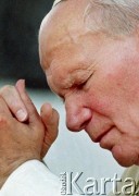 1997, Kraków, Polska.
VII pielgrzymka papieża Jana Pawła II do Polski. Modlitwa Ojca Świętego w Katedrze Wawelskiej.
Fot. Wojciech Druszcz, zbiory Ośrodka KARTA