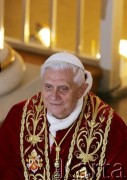 25.05.2006, Warszawa, Polska.
Pierwsza pielgrzymka papieża Benedykta XVI do Polski. Na zdjęciu Ojciec Święty.
Fot. Wojciech Druszcz, zbiory Ośrodka KARTA