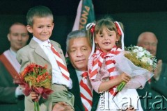 24.06.2006, Warszawa, Polska.
V Kongres sprawozdawczo-wyborczy Samoobrony Rzeczpospolitej Polskiej. Na zdjęciu wicepremier i minister rolnictwa Andrzej Lepper w towarzystwie dzieci.
Fot. Wojciech Druszcz, zbiory Ośrodka KARTA
