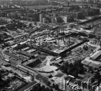 1974, Warszawa, Polska.
Przebudowa centrum miasta w rejonie ulic: Aleje Jerozolimskie, Chałubińskiego, Emilii Plater. Budowa dworca Warszawa Centralna i linii średnicowej - widok z Pałacu Kultury i Nauki.  
Fot. Wojciech Druszcz, zbiory Ośrodka KARTA