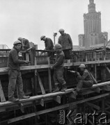 1974, Warszawa, Polska.
Przebudowa centrum miasta w rejonie ulic: Aleje Jerozolimskie, Chałubińskiego, Emilii Plater. Budowa dworca Warszawa Centralna i linii średnicowej.  
Fot. Wojciech Druszcz, zbiory Ośrodka KARTA