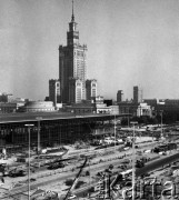 1975, Warszawa, Polska.
Budowa hali dworca Warszawa Centralna i przebudowy ulic Aleje Jerozolimskie i Chałubińskiego.  
Fot. Wojciech Druszcz, zbiory Ośrodka KARTA