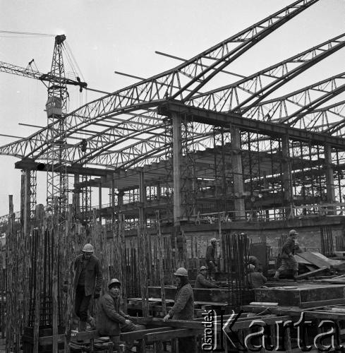1974, Warszawa, Polska.
Budowa nowej hali Dworca Centralnego i kolejowej linii średnicowej.
Fot. Wojciech Druszcz, zbiory Ośrodka KARTA