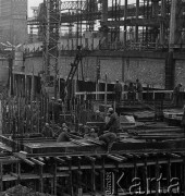 1974, Warszawa, Polska.
Budowa nowej hali dworca Warszawa Centralna i kolejowej linii średnicowej.
Fot. Wojciech Druszcz, zbiory Ośrodka KARTA