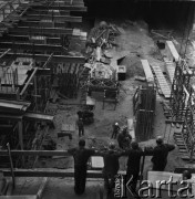 1973, Warszawa, Polska.
Wykopy pod budowę kolejowej linii średnicowej i nowego dworca Warszawa Centralna. W tle perony starego dworca.
Fot. Wojciech Druszcz, zbiory Ośrodka KARTA