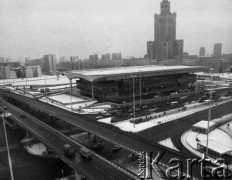 Grudzień 1975, Warszawa, Polska.
Nowo oddany do użytku dworzec Warszawa Centralna. W oddali Pałac Kultury i Nauki.  
Fot. Wojciech Druszcz, zbiory Ośrodka KARTA