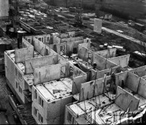 1976, Warszawa, Polska.
Budowa nowych bloków w dzielnicy Ursynów.
Fot. Wojciech Druszcz, zbiory Ośrodka KARTA