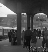 1973, Warszawa, Polska.
Stary Dworzec Centralny - główny dworzec kolejowy w Warszawie do połowy lat 70.
Fot. Wojciech Druszcz, zbiory Ośrodka KARTA