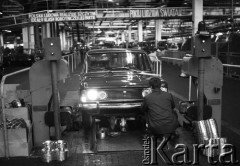 1979, Warszawa, Polska.
Fabryka Samochodów Osobowych na Żeraniu. Linia montażowa Fiata 125p.
Fot. Wojciech Druszcz, zbiory Ośrodka KARTA