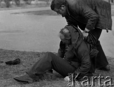 1979, Warszawa, Polska.
Pijani mężczyźni.
Fot. WojciechDruszcz, zbiory Ośrodka KARTA