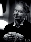 Grudzień 2004, Warszawa, Polska.
Poetka, eseistka i tłumaczka literatury Julia Hartwig.
Fot. Wojciech Druszcz, zbiory Ośrodka KARTA. 
