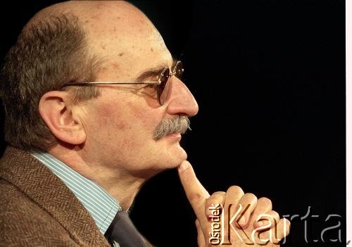 1997, Warszawa, Polska.
Dramaturg, pisarz Sławomir Mrożek. 
Fot. Wojciech Druszcz, zbiory Ośrodka KARTA