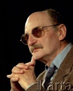 1996, Warszawa, Polska.
Dramaturg i pisarz Sławomir Mrożek.
Fot. Wojciech Druszcz, zbiory Ośrodka KARTA