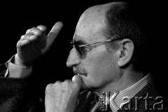 1997, Warszawa, Polska.
Dramaturg, pisarz Sławomir Mrożek. 
Fot. Wojciech Druszcz, zbiory Ośrodka KARTA