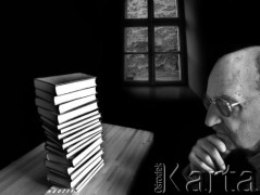 Kwiecień 2006, Warszawa, Polska.
Pisarz i dramaturg Sławomir Mrożek podczas spotkania autorskiego w kawiarni Czuły Barbarzyńca.
Fot. Wojciech Druszcz, zbiory Ośrodka KARTA