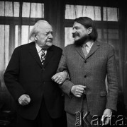 1972, Warszawa, Polska.
Melchior Wańkowicz - pisarz, dziennikarz, reportażysta i publicysta oraz Krzysztof Kąkolewski - publicysta i reporter.
Fot. Wojciech Druszcz, zbiory Ośrodka KARTA