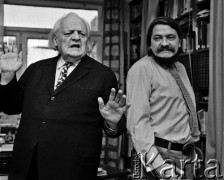 1972, Warszawa, Polska.
Melchior Wańkowicz - pisarz, dziennikarz, reportażysta i publicysta oraz Krzysztof Kąkolewski - publicysta i reporter.
Fot. Wojciech Druszcz, zbiory Ośrodka KARTA