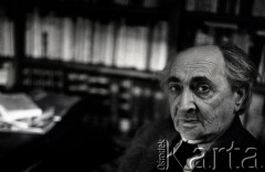 1976, Polska.
Pisarz i tłumacz literatury Adam Ważyk. 
Fot. Wojciech Druszcz, zbiory Ośrodka KARTA.