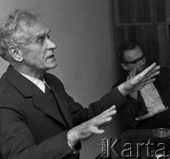 1975, Warszawa, Polska.
Franciszkanin Czesław Andrzej Klimuszko – zielarz, jasnowidz.
Fot. Wojciech Druszcz, zbiory Ośrodka KARTA