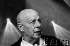 1997, Warszawa, Polska.
Erwin Axer, reżyser teatralny, autor felietonów teatralnych i zapisków wspomnieniowych. 
Fot. Wojciech Druszcz, zbiory Ośrodka KARTA.