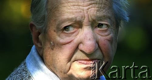Wrzesień 2006, Warszawa, Polska.
Marek Edelman - lekarz, działacz społeczny i polityczny. W czasie II wojny światowej członek Powszechnego Żydowskiego Związku Robotniczego (Bundu), w 1942 roku współzałożyciel Żydowskiej Organizacji Bojowej. Jeden z przywódców powstania w getcie warszawskim, uczestnik powstania warszawskiego. W drugiej połowie lat 70. podjął współpracę z Komitetem Obrony Robotników, następnie działał w NSZZ 