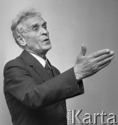 1975, Warszawa, Polska.
Franciszkanin Czesław Andrzej Klimuszko – zielarz, jasnowidz.
Fot. Wojciech Druszcz, zbiory Ośrodka KARTA