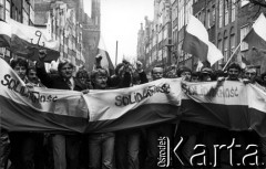 1.05.1982, Gdańsk, Polska.
Stan wojenny - niezależna manifestacja 1-Majowa na ulicy Gdańska. 
Fot. Leszek Pękalski, zbiory Ośrodka KARTA